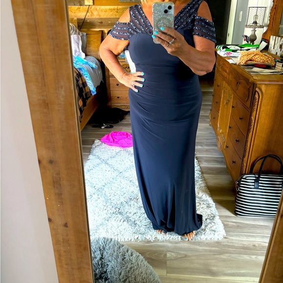 Navy Patra gown. New With Tags. Size 12. - Picture 1 of 6